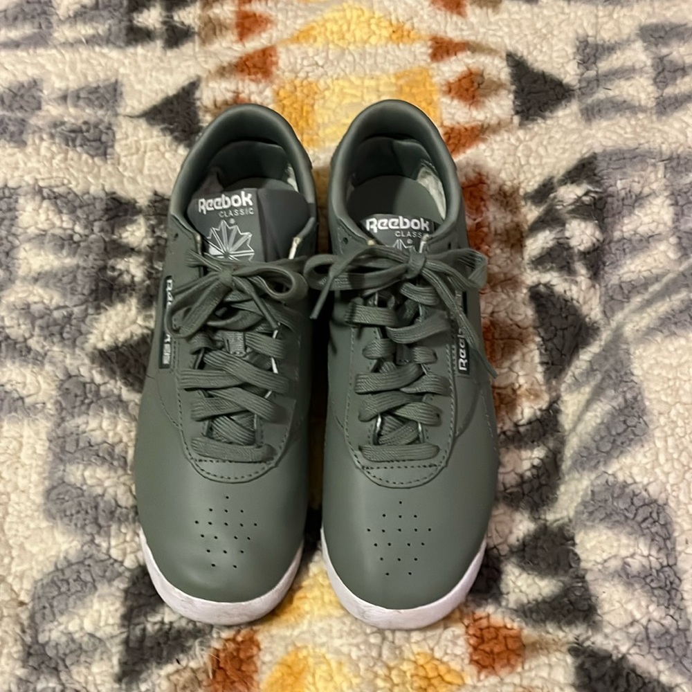 Reebok classic women’s sneaker